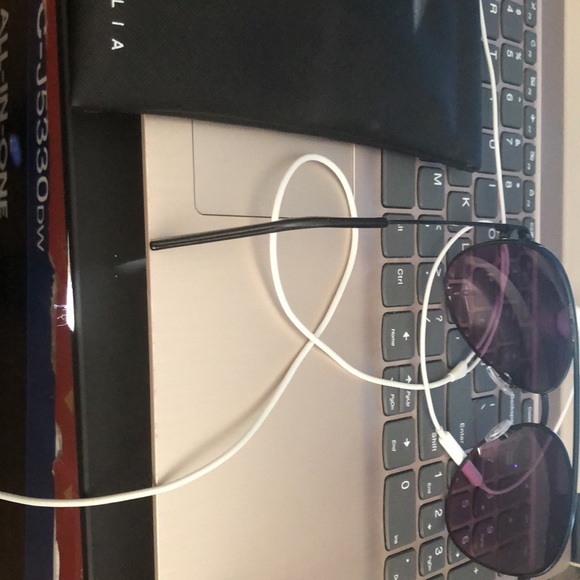 Quay Australia Vivienne Sunglasses Mini Black Aviators - Picture 7 of 7